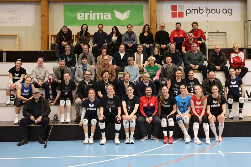 Fans auf der Tribüne bei einem Heimspiel